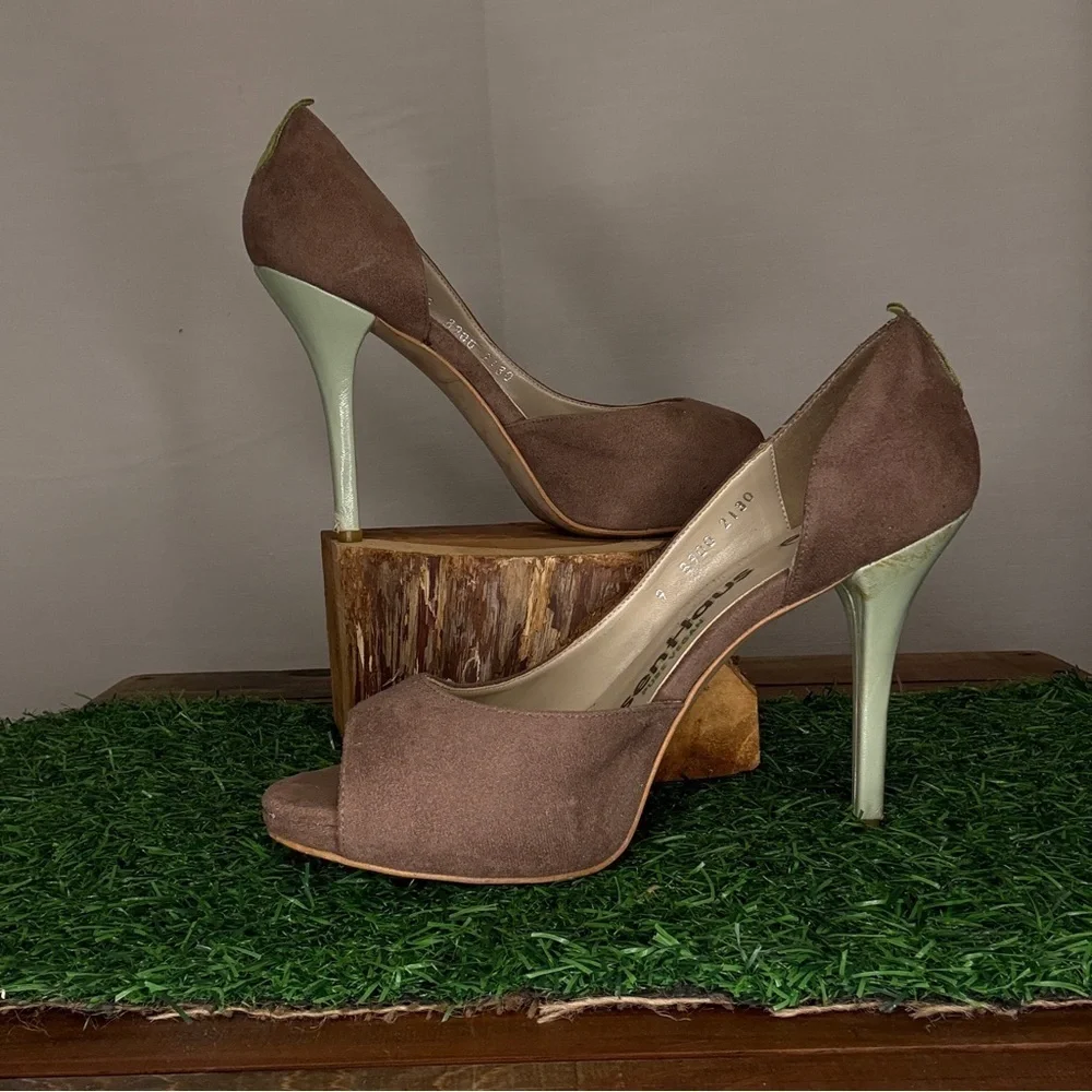 Olsen Haus Elegant Peep-Toe Tan Heels - Picture 3 of 6